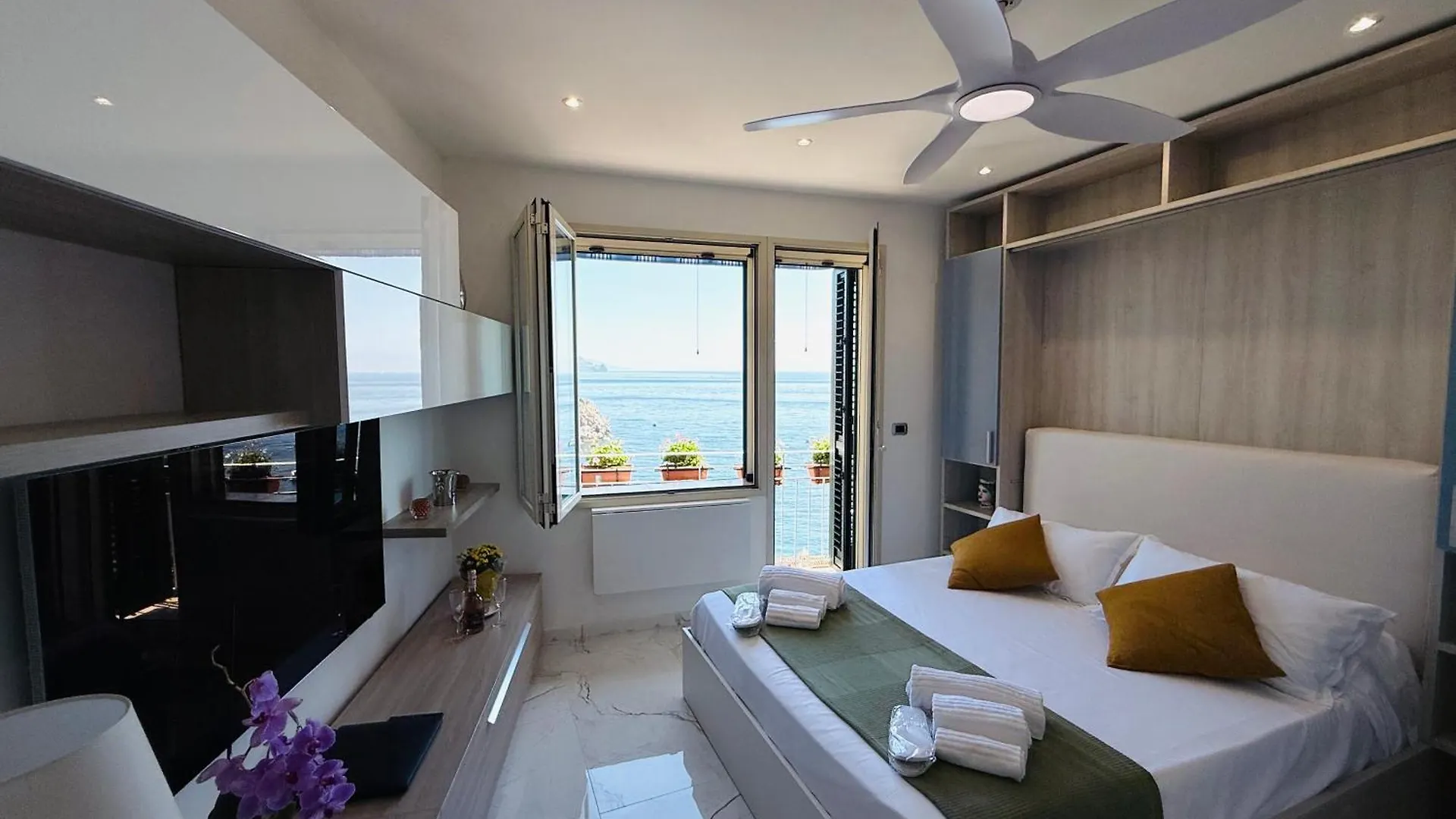 Paradise By The Sea Taormina 0*,  Italia